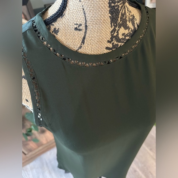LOFT Hunter Green Sleeveless Blouse. Size XS. NWT. - Picture 3 of 5